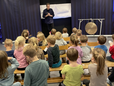 Besuch vom Puppentheater Theakrino Besuch vom Puppentheater Theakrino